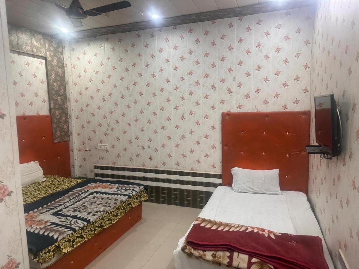 Vrindāvan Yamnotri Dham酒店 外观 照片
