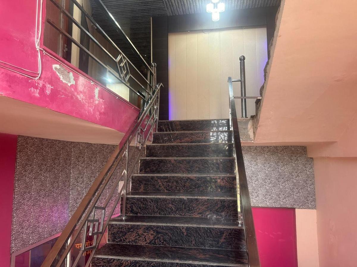Vrindāvan Yamnotri Dham酒店 外观 照片