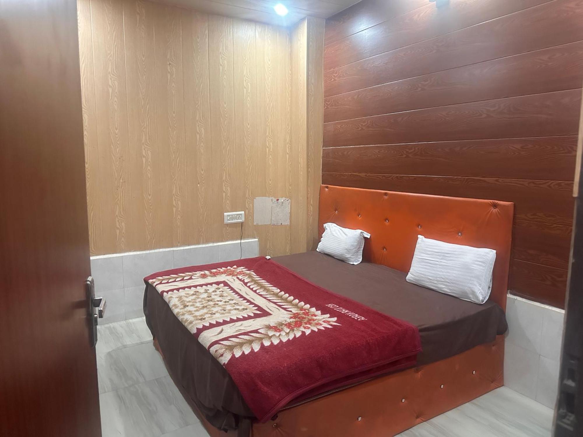 Vrindāvan Yamnotri Dham酒店 外观 照片